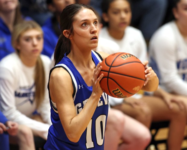 Geneva's Peri Sweeney (10) sets to shoot during a Class 4A Batavia Sectional semifinal game against St. Charles North on Tuesday, Feb. 20, 2023 in Batavia.H. Rick Bamman / For the Beacon-News