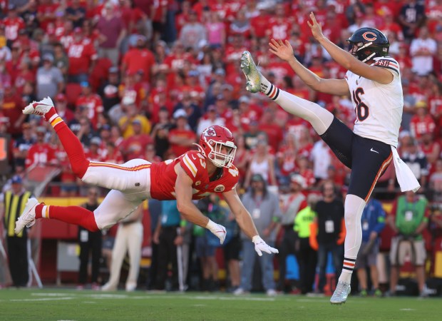 Chiefs linebacker Jack Cochrane attempts to block a punt by Bears punter Trenton Gill on Sept. 24, 2023, at Arrowhead Stadium. (Brian Cassella)