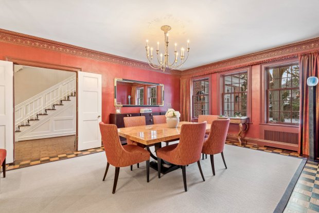 Wilmette 5-bedroom home with indoor golf range: $3.5M- Original Credit: VHT Studios