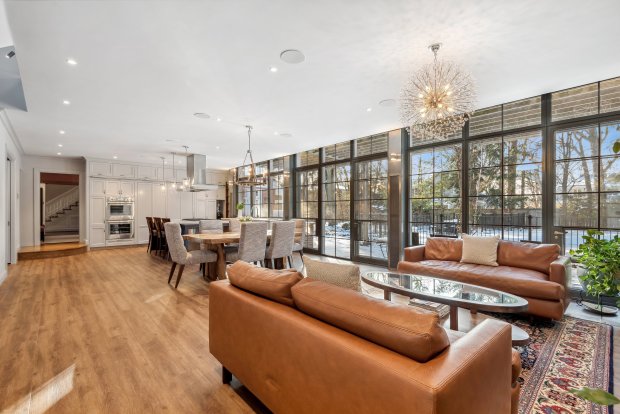 Wilmette 5-bedroom home with indoor golf range: $3.5M- Original Credit: VHT Studios