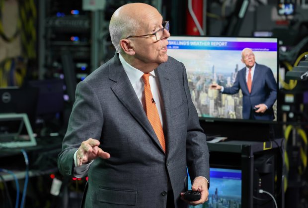 WGN-TV Chief Meteorologist Tom Skilling delivers a weather report at WGN headquarters in Chicago on Jan. 24, 2024. (Terrence Antonio James/Chicago Tribune)