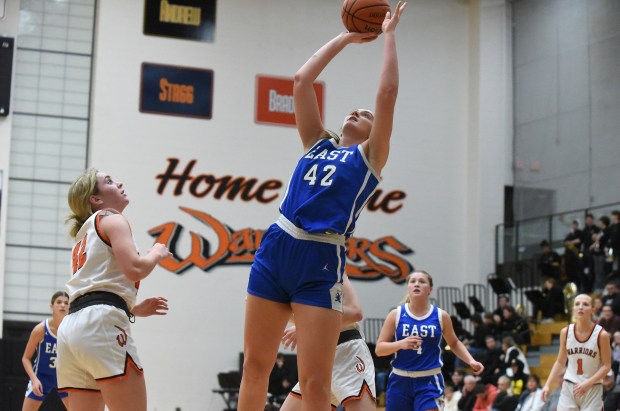 Lincoln-Way East's Hayven Smith (42) pulls up for a shot against Lincoln-Way West during a SouthWest Suburban Conference crossover game in New Lenox on Tuesday, Dec. 12, 2023.