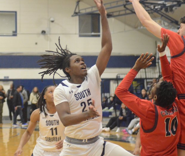 South Suburban freshman Quentin Heady, a former Hillcrest star, battles through traffic for a shot attempt against Kankakee during a game on Thursday, Feb. 1, 2024. (Jeff Vorva / Daily Southtown)