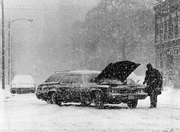 Lake-effect snow hit Chicago with a vengeance most of Feb. 29, 1980, while people in the suburbs basked in sunshine. Later, the storm was more widespread with the lakefront still bearing the brunt. (Val Mazzenga/Chicago Tribune)