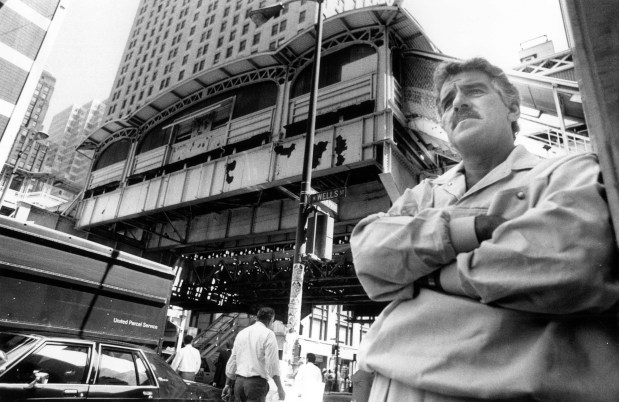 Actor Dennis Farina stands next to the Randolph and Wells streets CTA train platform on July 14, 1988, in Chicago. (Walter Neal/Chicago Tribune)