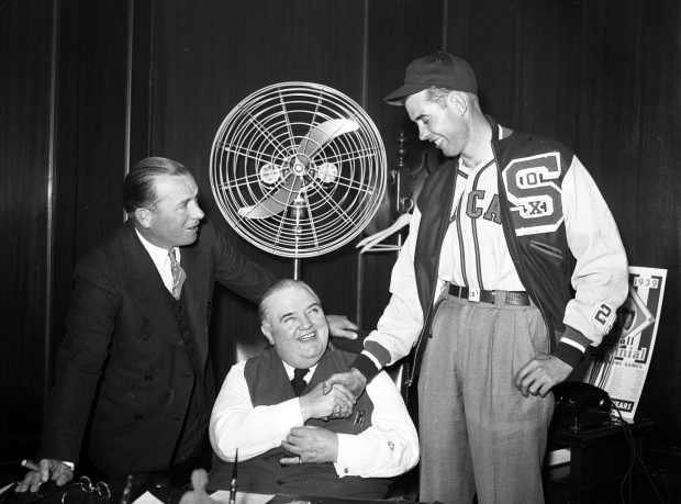 Lou Comiskey, seated, with White Sox manager Jimmy Dykes, left, and Monty Stratton, circa 1939. (Chicago Tribune historical photo)