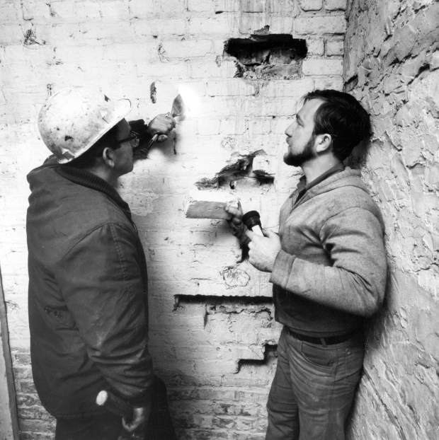 John Mandel of the National Wrecking Co., left, and John Yascot of Hawk and Handsaw, dismantle a wall of the garage on the site of the St. Valentine's Day Massacre at 2122 N. Clark St. in November 1967. (Ron Bailey/Chicago Tribune)