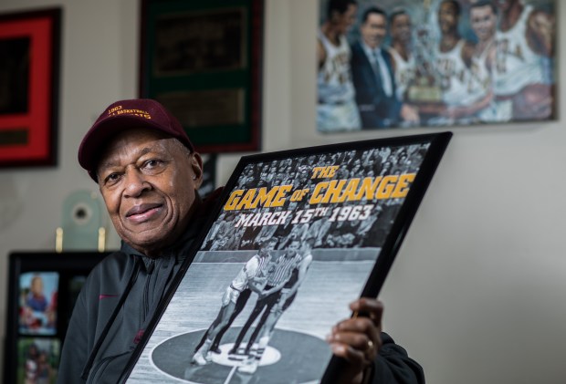 Jerry Harkness, former Loyola Ramblers basketball star at his home in Indianapolis on March 7, 2018. (Zbigniew Bzdak/Chicago Tribune).