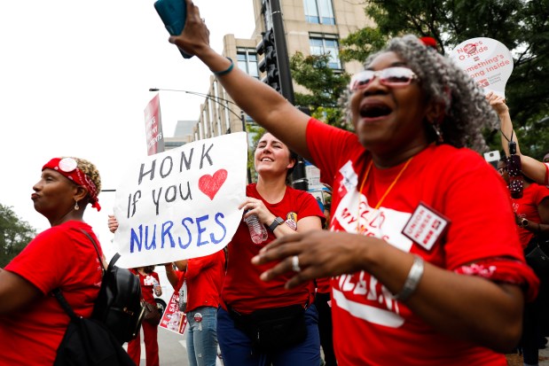 Nurses strike near the University of Chicago Medical Center on Sept. 20, 2019. (Jose M. Osorio/Chicago Tribune)