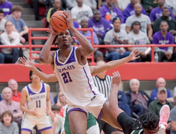 Thornton's Morez Johnson Jr. (21) takes a shot against Richwoods during the boys basketball Class 3A Ottawa Supersectional in Ottawa on Monday, March 4, 2024. (Mark Black / for the Daily Southtown)