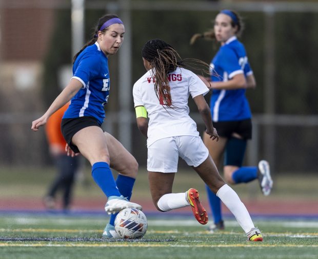 Lincoln-Way East's Thea Gerfen (8) tries to get the ball away from Homewood-Flossmoor's Dakota Dixon (6) in Frankfort on Tuesday, March 12, 2024. (Vincent D. Johnson/for the Daily Southtown)