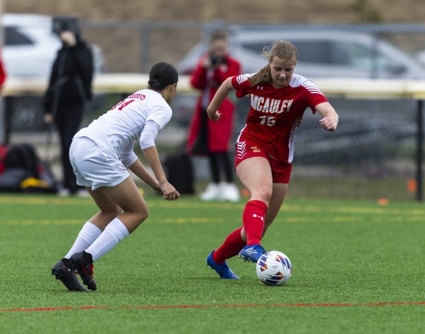 Mother McAuley's Alina Mannion (15) advances the ball against Homewood-Flossmoor during a nonconference game in Chicago on Monday, March 25, 2024. (Vincent D. Johnson/for the Daily Southtown)