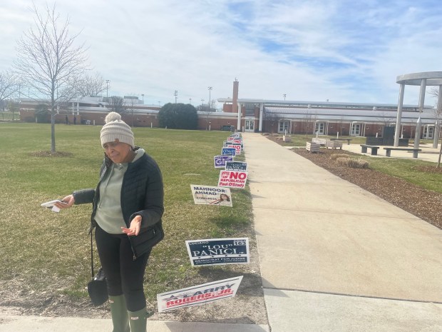 Felicia Adams, of Orland Park, walks away from the Orland Park Civic Center after voting for family friends who are in local races. (Hank Sanders/Daily Southtown)