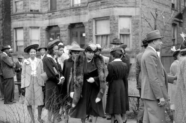 The crowd outside of church after Easter Sunday service in April 1941 in Chicago. (Edwin Rosskam/Library of Congress)