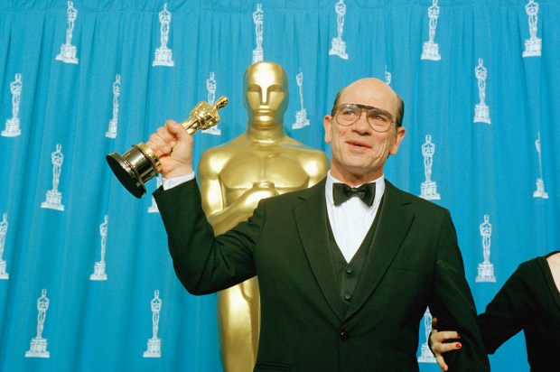 Actor Tommy Lee Jones holds his Academy Award for Best Supporting Actor for his role in "The Fugitive" in Los Angeles on March 21, 1994. (Douglas Pizac/AP)