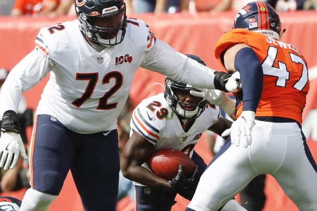 Bears running back Tarik Cohen (29) runs behind offensive tackle Charles Leno (72) against the Broncos on Sept. 15, 2019, in Denver. (Jose M. Osorio/Chicago Tribune)