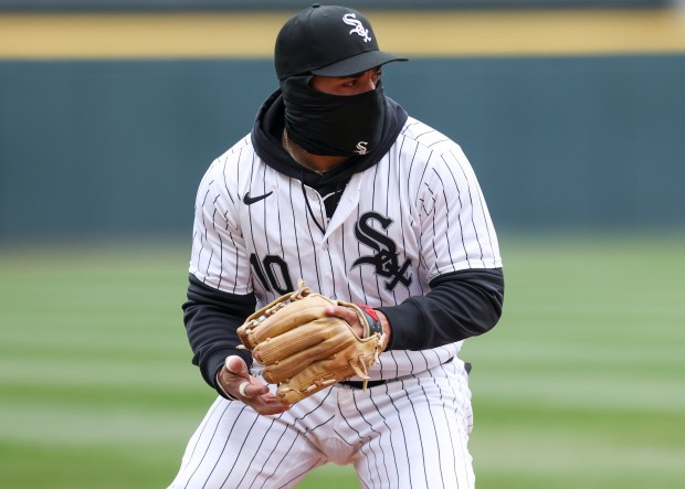 Chicago White Sox third baseman Yoan Moncada (10) fields the ball during the third inning of the game against the Atlanta Braves at Guaranteed Rate Field in Chicago on April 1, 2024. (Eileen T. Meslar/Chicago Tribune)