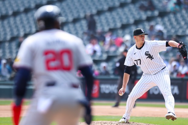 Chicago White Sox relief pitcher Chris Flexen (77) pitches with Atlanta Braves designated hitter Marcell Ozuna (20) on base during the fourth inning of the game at Guaranteed Rate Field in Chicago on April 1, 2024. (Eileen T. Meslar/Chicago Tribune)