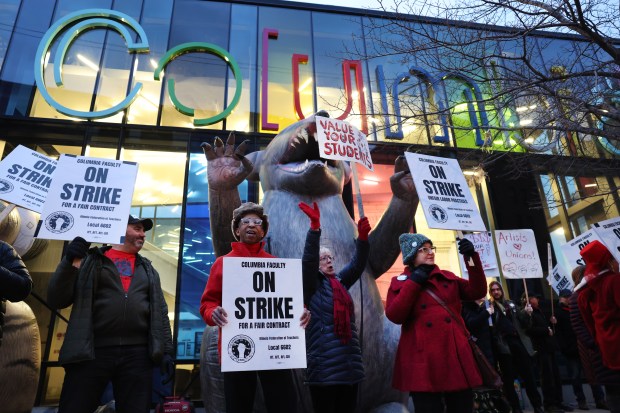 Striking members of the Columbia College Faculty Union picket in front of Columbia's media production center on State Street, Nov. 30, 2023. (Chris Sweda/Chicago Tribune)