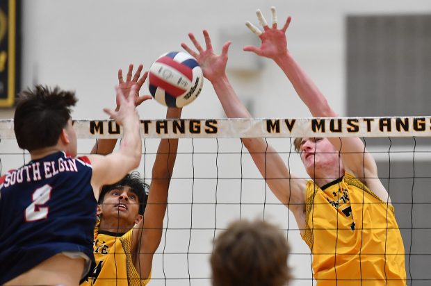 Metea Valley's Kyle Petrusch (right), alongside teammate Pratyush Mundadi, makes a block against South Elgin's Tyler Sampson (2) during a match on Monday, April 15, 2024, in Aurora.(Jon Cunningham/for The Naperville Sun)