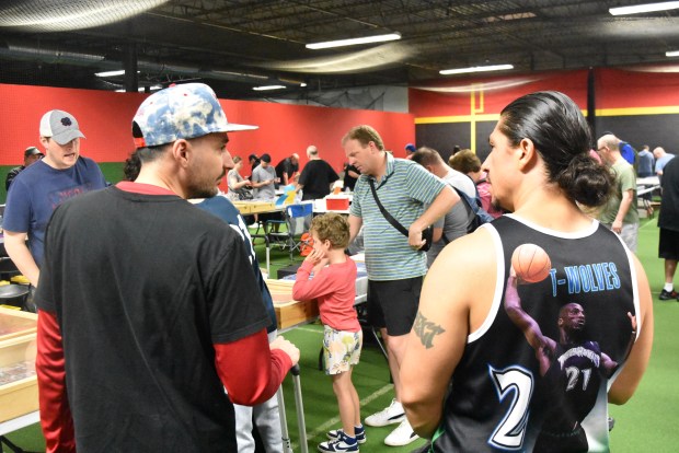 Hundreds of people turned out Sunday for a sports trading card show. (Jesse Wright)