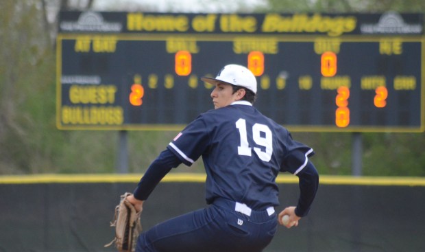 Reavis' Juan Avila winds up for a pitch against Richards during a South Suburban Red game in Oak Lawn on Tuesday, April 16, 2024. (Jeff Vorva / Daily Southtown)