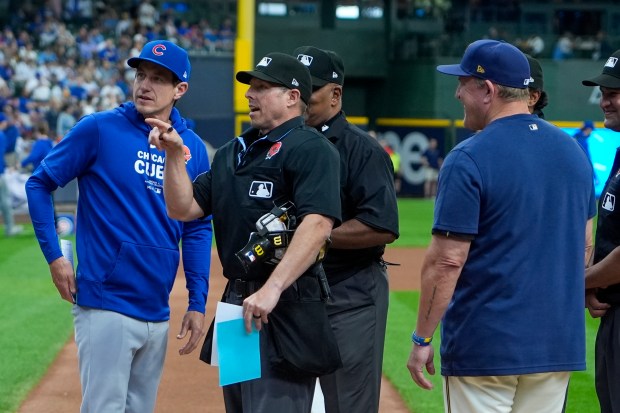Brewers manager Pat Murphy, right, and Cubs manager Craig Counsell exchange lineups before the game Monday, May 27, 2024, in Milwaukee. (AP Photo/Morry Gash)