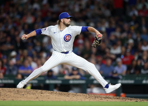 Cubs reliever Porter Hodge delivers in the ninth inning against the Braves on May 22, 2024, at Wrigley Field. It was Hodge's major-league debut. (John J. Kim/Chicago Tribune)