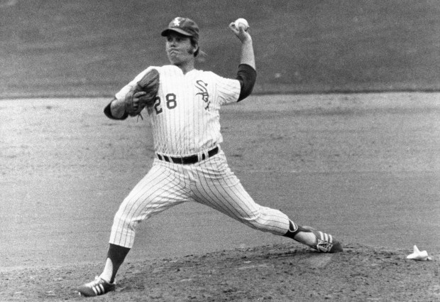 White Sox pitcher Wilbur Wood throws his knuckler in April of 1973 against the Rangers at Comiskey Park. (Ray Gora/Chicago Tribune)