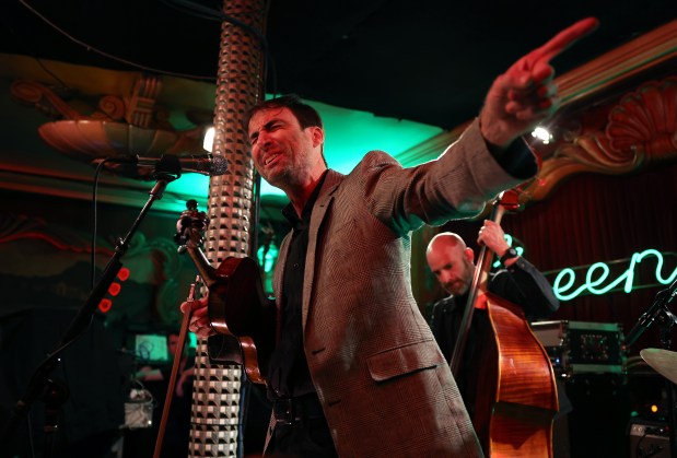 Andrew Bird leads his trio at the Green Mill in Chicago's Uptown neighborhood on May 29, 2024. (Chris Sweda/Chicago Tribune)