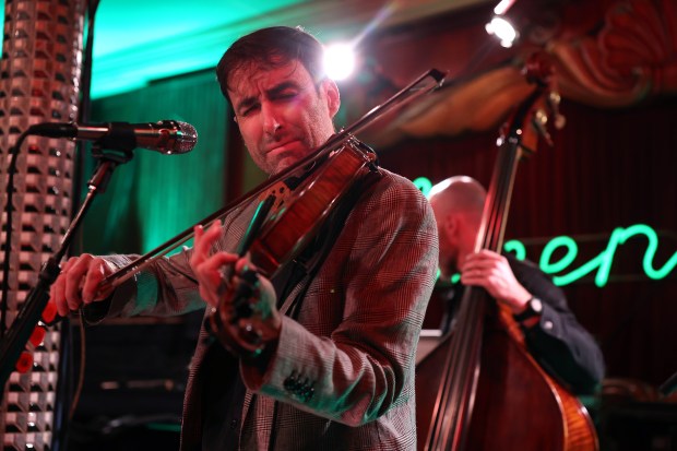 Andrew Bird performs at the Green Mill on May 29, 2024. (Chris Sweda/Chicago Tribune)