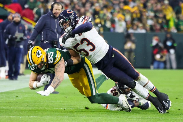 Bears linebacker T.J. Edwards (53) tackles Packers tight end Tucker Kraft (85) in the second quarter of the game at Lambeau Field in Green Bay on Jan. 7, 2024. (Eileen T. Meslar/Chicago Tribune)