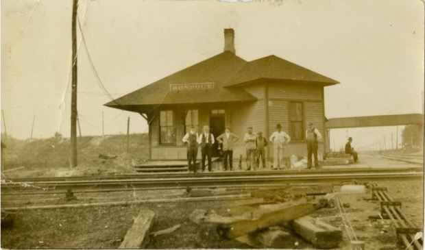 The Rondout train station circa 1900. (Credit: Libertyville Historical Society)