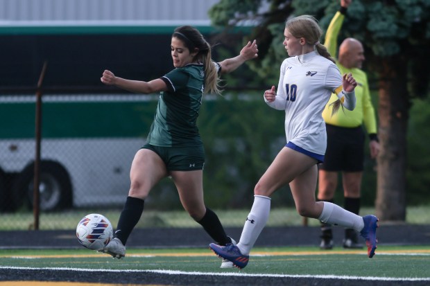 Evergreen Park's Noreima Hernandez (1) makes a pass during the Class 2A St. Laurence Regional semifinal game against Crete-Monee in Burbank on Tuesday May 14, 2024. (Troy Stolt/for the Daily Southtown)