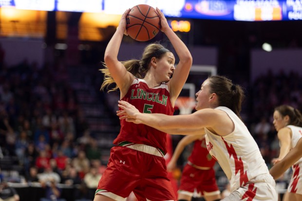 Lincoln's Kloe Froebe, left, is pressured by Chatham Glenwood's Ava Bobb during the Class 3A state championship game at CEFCU Arena in Normal on March 1, 2024. (Vincent D. Johnson/for the Pioneer Press)