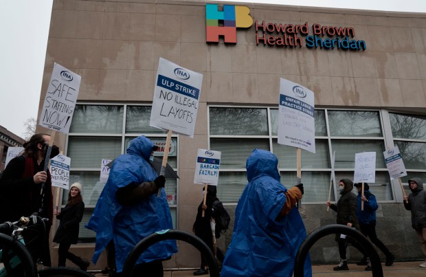 Dozens of Howard Brown Health workers and supporters strike on Jan. 3, 2023, outside Howard Brown Health Clinic on North Sheridan Road in Chicago. (Antonio Perez/ Chicago Tribune)