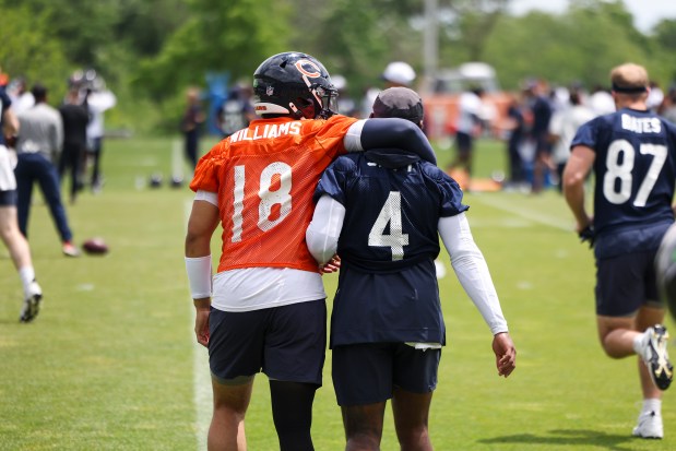 Bears quarterback Caleb Williams puts his arm around running back D'Andre Swift during minicamp at Halas Hall on June 5, 2024. (Eileen T. Meslar/Chicago Tribune)