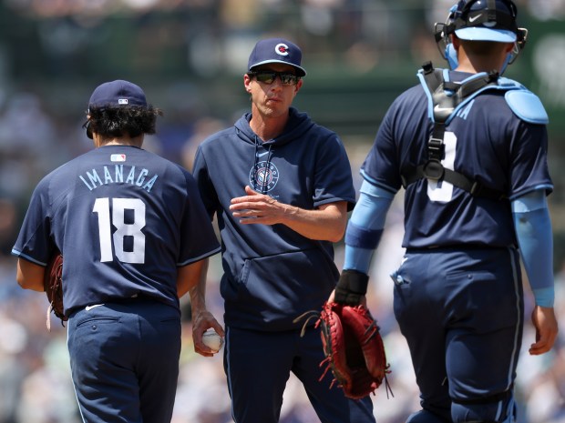 Chicago Cubs manager Craig Counsell (center) pulls starting pitcher Shota Imanaga (18) from the game in the fourth inning against the New York Mets at Wrigley Field in Chicago on June 21, 2024. (Chris Sweda/Chicago Tribune)