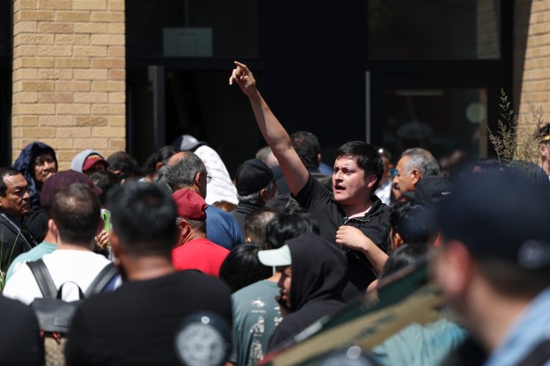 An election official tries gives instructions to people waiting to vote in the Mexican presidential election outside the Consulate General of Mexico in Chicago on June 2, 2024. (Eileen T. Meslar/Chicago Tribune)