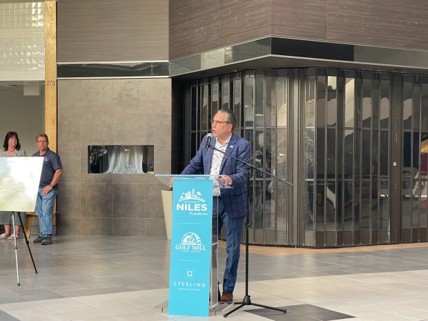 Niles Mayor George Alpogianis at an Open House addressing the public about the incoming redevelopment at Golf Mill mall. (Credit: Richard Requena)