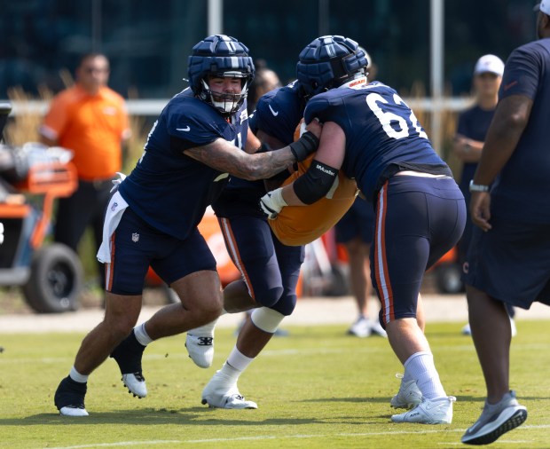 Chicago Bears guard Ryan Bates (71), left, faces off against offensive tackle Theo Benedet (62) during Chicago Bears training camp on July 26, 2024, in Lake Forest. (Stacey Wescott/Chicago Tribune)