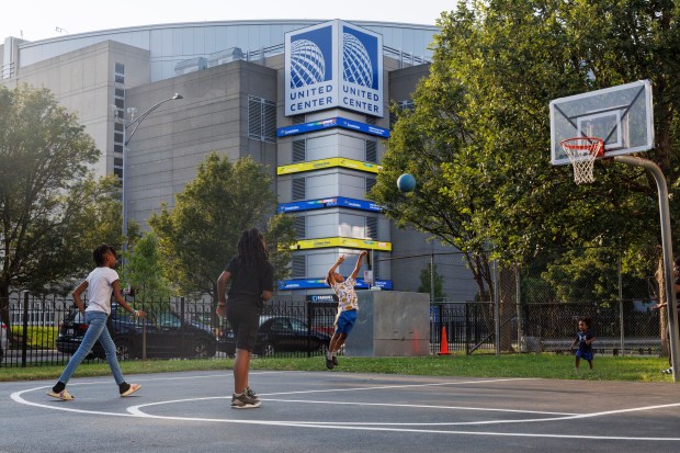 Children play on a basketball court at the Henry Horner Annex across the street from the United Center where the Democratic National Convention will be held next month on July 25, 2024 in Chicago. The Henry Horner Annex is within the vehicle screening perimeter for the DNC. (Armando L. Sanchez/Chicago Tribune)