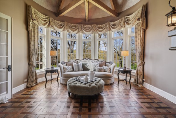 Barrington Hills 6-bedroom home with 1,200-bottle wine cellar: $4.5M (Mike Pickett/VHT)