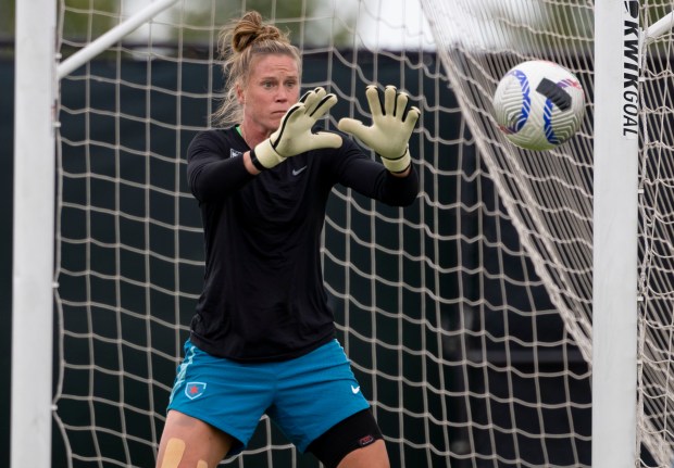 Chicago Red Stars goalie Alyssa Naeher practices July 2, 2024, outside SeatGeek Stadium in Bridgeview before joining the U.S. national team for the Paris Olympics. (Brian Cassella/Chicago Tribune)