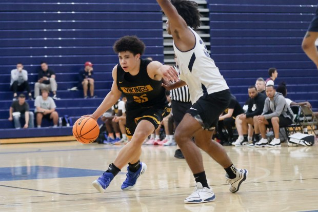 St. Laurence's Jacob Rice (25) drives to the basket during a game against Thornwood in the Riverside-Brookfield Shootout on Sunday, June 23, 2024. (Troy Stolt/for the Daily Southtown)