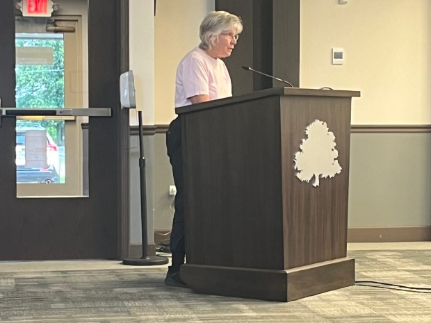 Homer Glen resident Regina Robinson speaks out against the civic center during the July 24, 2024, Homer Glen Village Board meeting. (Michelle Mullins/for the Daily Southtown)