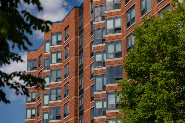 The James Sneider Apartments in Rogers Park on May 16, 2022 where three seniors were discovered dead after residents reported high temperatures. (Brian Cassella/Chicago Tribune)