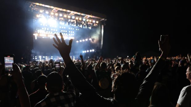 Fest-goers cheer 2023 headliner Foo Fighters at Riot Fest in Chicago's Douglass Park on Sept. 15, 2023. (Chris Sweda/Chicago Tribune)