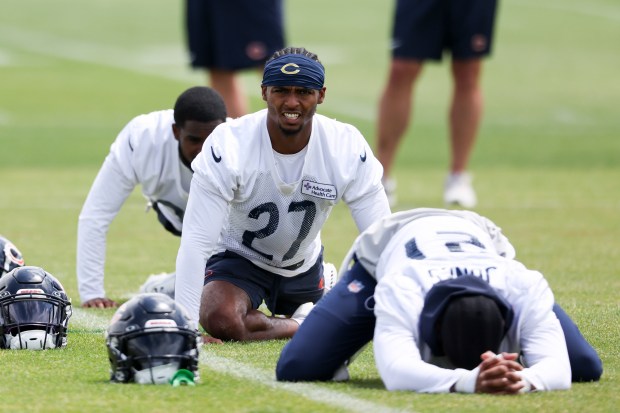 Bears cornerback Greg Stroman Jr. (27) stretches during minicamp at Halas Hall in Lake Forest on June 5, 2024. (Eileen T. Meslar/Chicago Tribune)