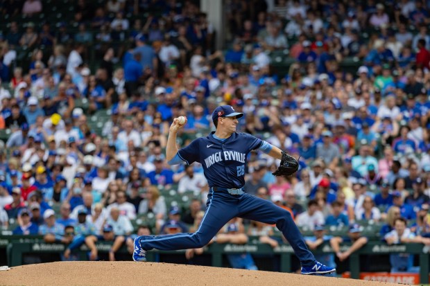 Chicago Cubs starting pitcher Kyle Hendricks (28) pitches against Toronto Blue Jays center fielder Daulton Varsho (25) in the first inning against the Toronto Blue Jays at Wrigley Field in Chicago on Aug. 16, 2024. The Cubs won 6-5 against the Toronto Blue Jays. (Tess Crowley/Chicago Tribune)